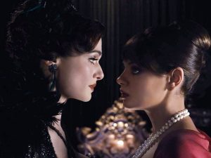 Rachel Weisz (L) as Evanora and Mila Kunis (R) as Theodora